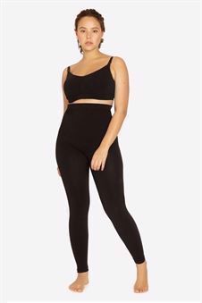 Schwarze Umstands Leggings im Bambus (aus biologischem Anbau) - Plussize Modell von vorne gesehen