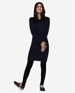 Blaues Stillkleid mit langen Ärmeln und Rundhalsausschnitt aus Merinowolle - In voller Figur zu sehen