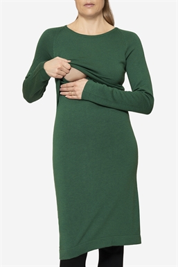 Grünes Stillkleid aus Mulsing free Merino Wolle  - Mit Stillfunktion zu sehen