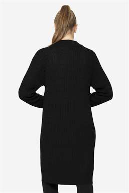 Schwarzes hochgeschnittenes Stillkleid in Kabelstrick - Von hinten zu sehen